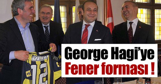 Hagi'ye Fenerbahçe forması hediye etti