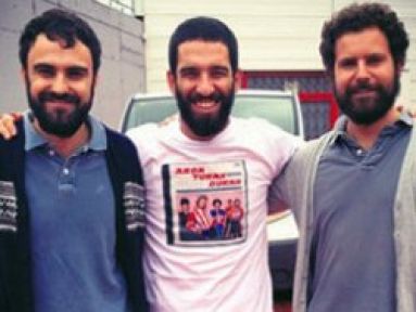 Hayranlarından Arda Turan'a özel tişört