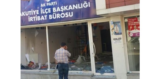 HDP'lilerden AK Parti irtibat bürosuna taşlı saldırı