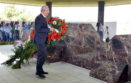 İlk kez bir CHP lideri Menderes'in mezarında