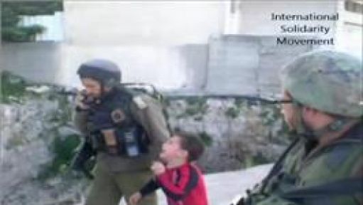İsrail askerleri 6 yaşındaki çocuğu böyle gözaltına aldı