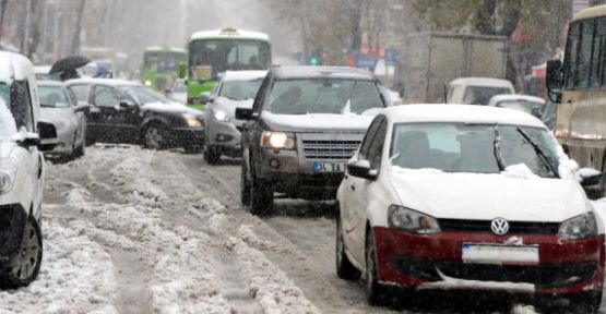 İstanbul ilk kar yağışının bilançosu 344 trafik kazası !