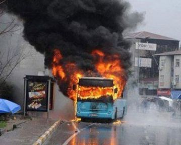 İstanbul'da halk otobüsüne bombalı saldırı