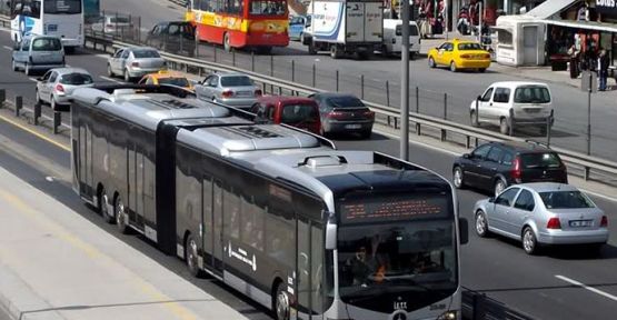 İstanbul'da metrobüs seferleri başladı