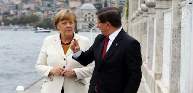 Merkel'den Davutoğlu'na Atatürk sorusu!