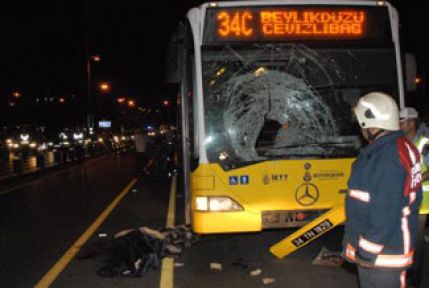 Metrobüs yolunda ölümlü kaza