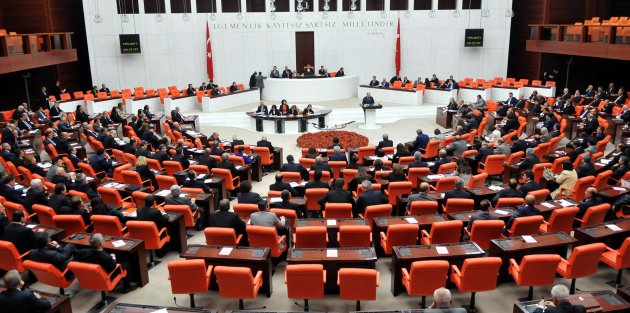 Muhalefet parti kapatmayı zorlaştıran yasaya olumsuz yaklaştı