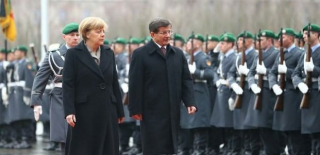 Müslümanların yürüyüşüne Merkel de katılacak