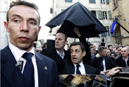 Nicolas Sarkozy'i madara ettiler-FOTO GALERİ-