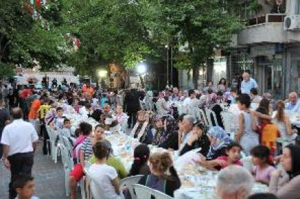 Pazariçi'nde iftar bereketi... 