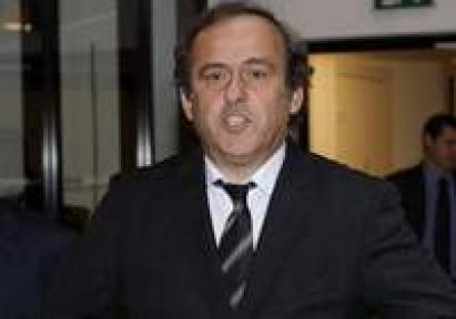 Platini'ye faks yağmuru