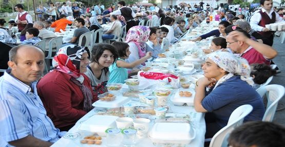 RAMAZAN BEREKETİ GÖNÜL SOFRALARINDA ARTIYOR… 