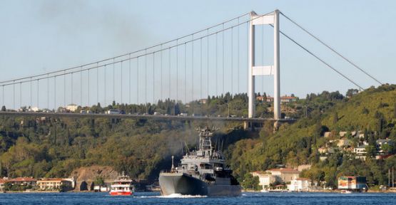 Rus savaş gemileri İstanbul Boğazı'ndan geçti