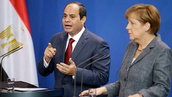 Sisi Merkel'in yanında protesto edildi