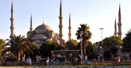 Sultanahmet'in bir minaresi yıkılacak!