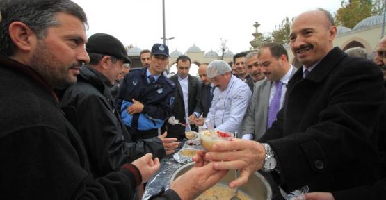 Sultangazi'de Aşure Kazanı Kaynadı