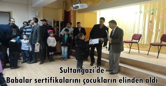 Sultangazi'de Babalar sertifikalarını çocukların elinden aldı