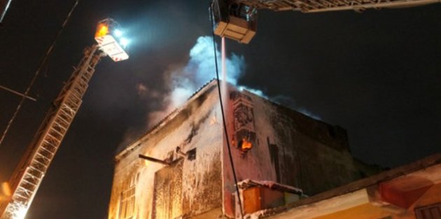 Sultangazi'de Korkutan İşyeri Yangını
