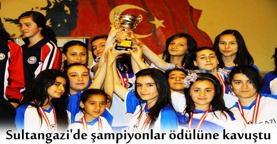 Sultangazi'de şampiyonlar ödülüne kavuştu