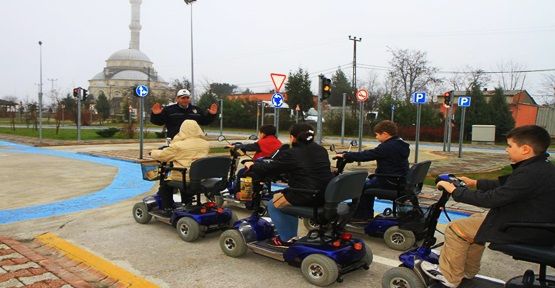 Sultangazi’de Trafik Eğitimleri Sürüyor