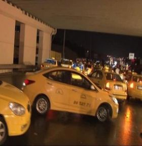 Taksiciler D-100'ü trafiğe kapattı!