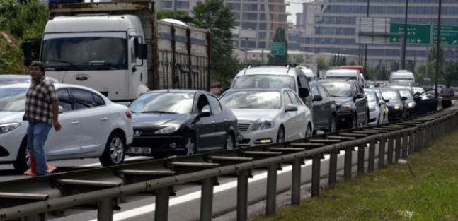 TEM otoyolu 15 günlüğüne trafiğe kapatıldı