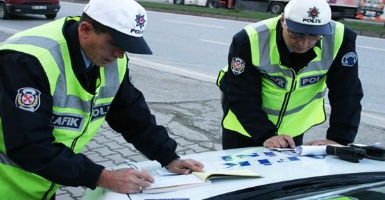 TEM Otoyolu'nda 'yaya trafik polisi' uygulaması