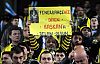 Fenerbahçe tribünlerinden Demirören'e pankart 