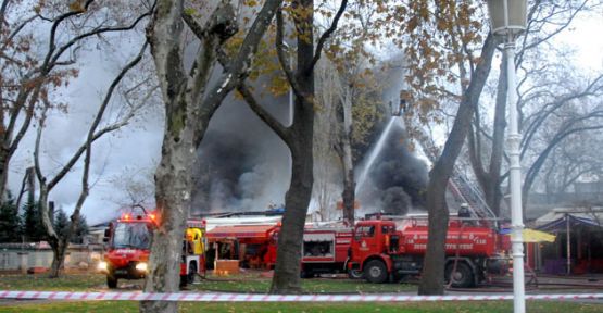 Tophane'de nargile kafelerde yangın