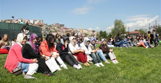 Yeryüzünde Bir Gün: Gençlik ve Yeryüzü Şenliği