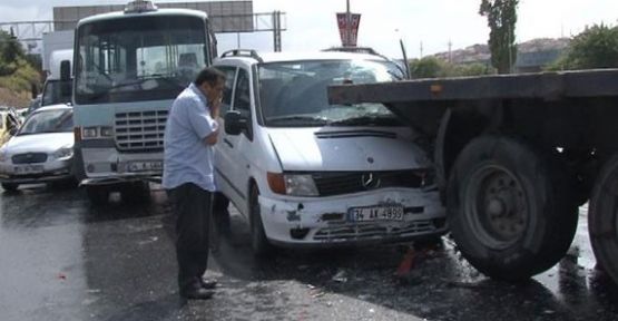 Zincirleme kaza trafiği kilitledi