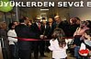 BÜYÜKLERDEN SEVGİ ELİ