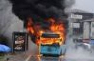 İstanbul'da halk otobüsüne bombalı saldırı