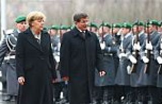 Müslümanların yürüyüşüne Merkel de katılacak