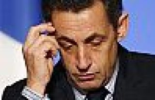 Sarkozy:Senden bana ne aptal!