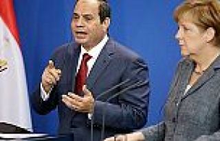 Sisi Merkel'in yanında protesto edildi