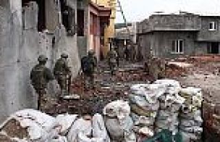 Sur'da sıkışan PKK'lıar teslim olmaya başladı
