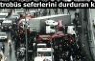 TIR metrobüs yoluna girdi